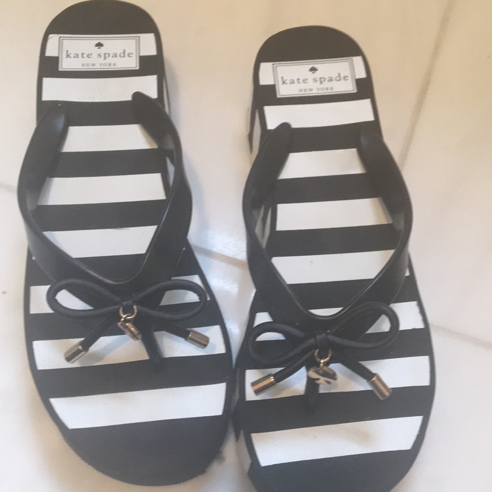 Kate Spade wedge flip flops black&white size 8